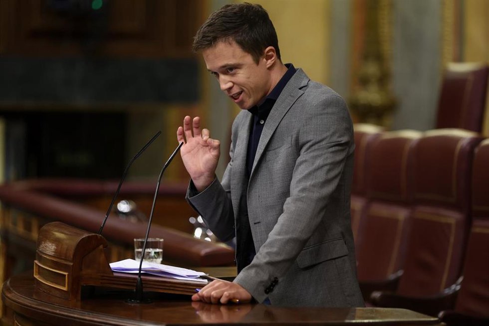 Archivo - El líder de Más País, Iñigo Errejón, interviene durante una sesión plenaria en el Congreso de los Diputados, a 13 de octubre de 2022, en Madrid (España).