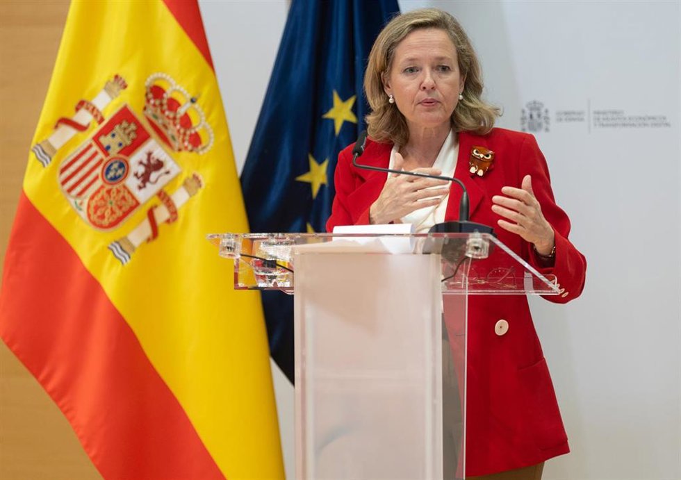 La vicepresidenta primera y ministra de Asuntos Económicos, Nadia Calviño, realiza declaraciones tras  reunirse con el comisario europeo de Presupuesto y Administración en la sede del Ministerio, a 3 de noviembre de 2022, en Madrid (España).