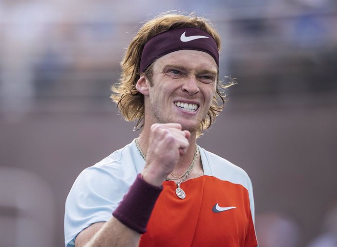 Archivo - 03 September 2022, US, Flushing Meadows: Russian tennis player Andrey Rublev celebrates after winning a set against Canada's Denis Shapovalov during their Men's singles Third Round of the US Open tennis tournament at Arthur Ashe Stadium. Photo