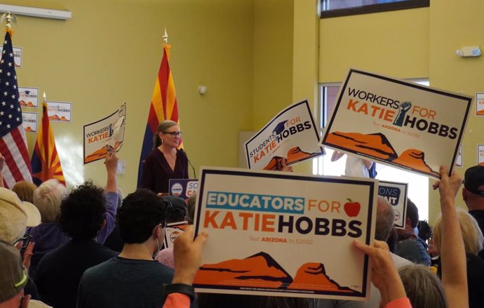 La nueva gobernadora de Arizona, Katie Hobbs