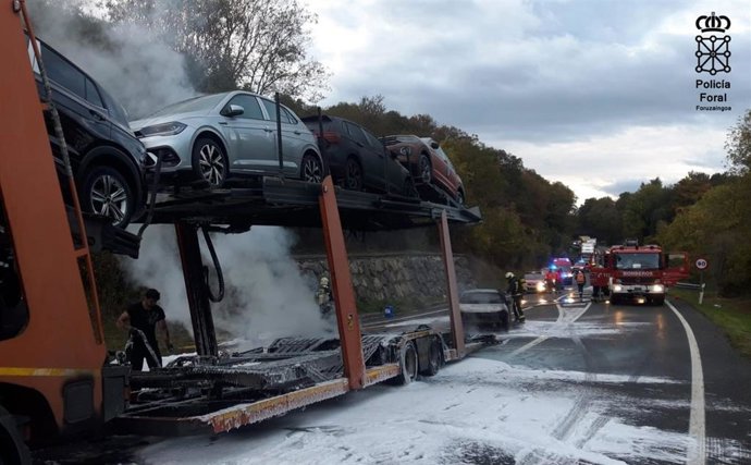Cortada la N-121-A en Arraitz por un camión ardiendo, sin heridos