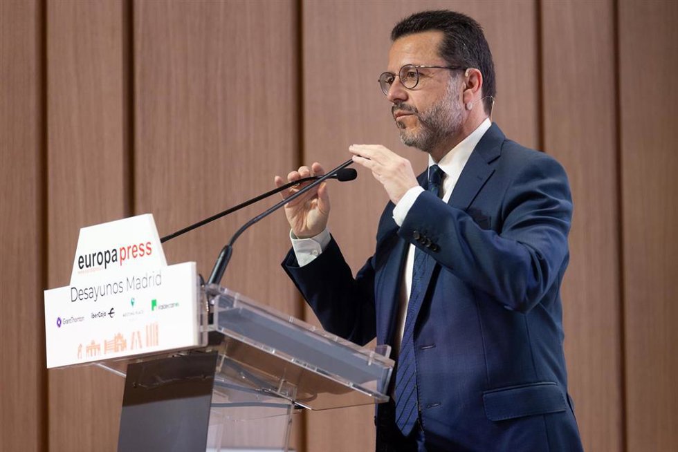 El consejero de Economía, Hacienda y Empleo de la Comunidad de Madrid, Javier Fernández-Lasquetty, interviene durante un desayuno informativo de Europa Press, a 15 de noviembre de 2022, en Madrid (España).