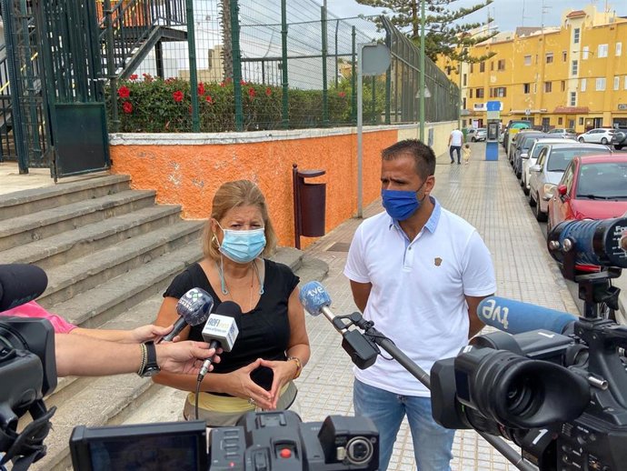 Archivo - La portavoz del PP en el Ayuntamiento de Las Palmas de Gran Canaria, Pepa Luzardo, y el concejal Ángel Sabroso