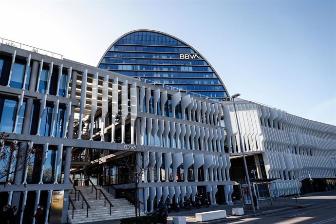 Archivo - La Ciudad BBVA, sede corporativa del Grupo Banco Bilbao Vizcaya Argentaria en España, donde se levanta, La Vela una torre circular de 19 plantas, en Madrid (España), a 17 de noviembre de 2020.