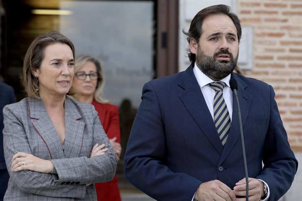 La secretaria general del Partido Popular, Cuca Gamarra, y el presidente regional del PP, Paco Núñez.