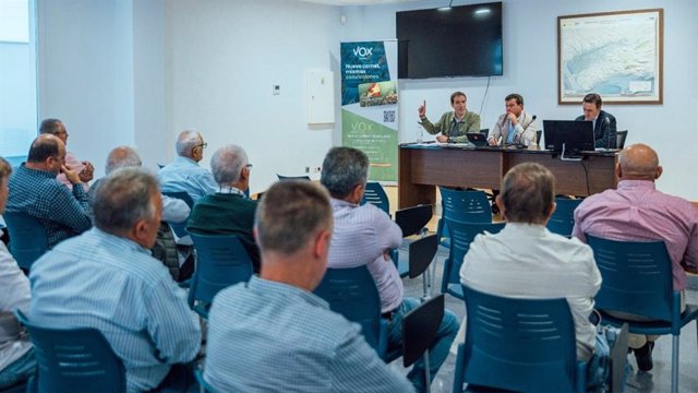 Encuentro de Vox con agricultores en la Comunidad de Regantes del Sector BXII del Bajo Guadalquivir, en Lebrija (Sevilla).