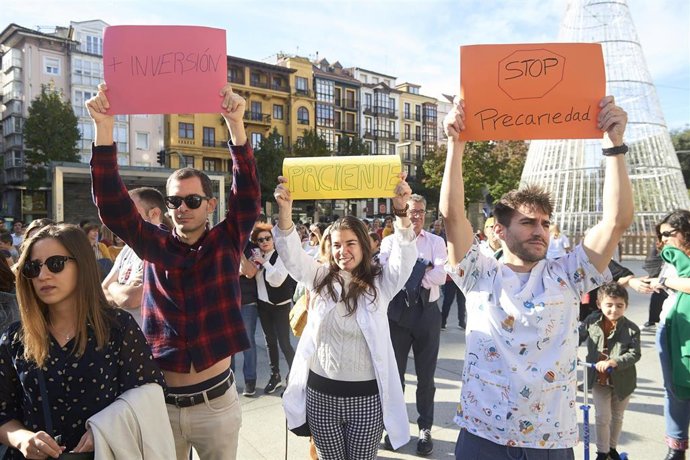 Participantes en la concentración del domingo en Santander por una Atención Primaria de calidad.