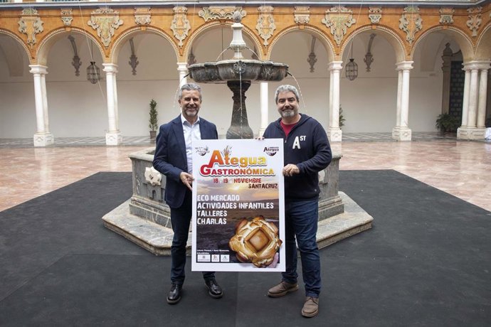 El delegado de Agricultura de la Diputación, Francisco Ángel Sánchez (izda.), en la presentación de 'Ategua Gastronómica'.