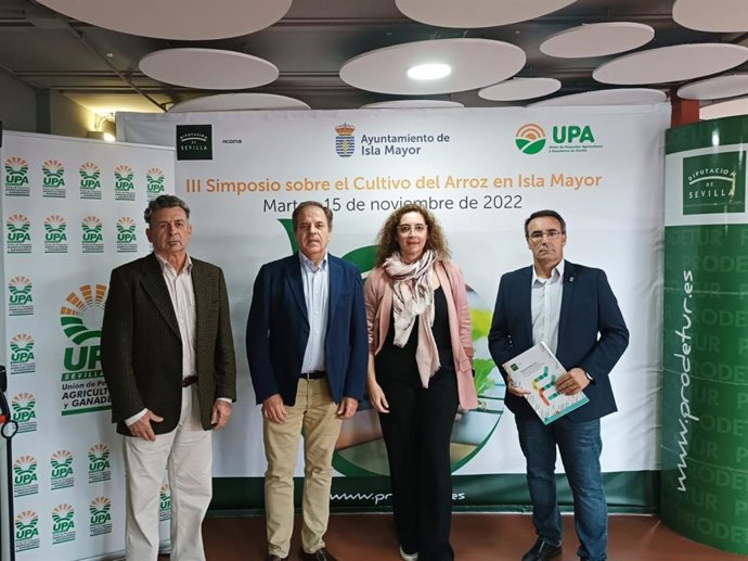 La vicepresidenta de Prodetur, Manuela Cabello, ha sido la encargada de abrir el III simposio sobre el cultivo del arroz en Isla Mayor, en Sevilla.