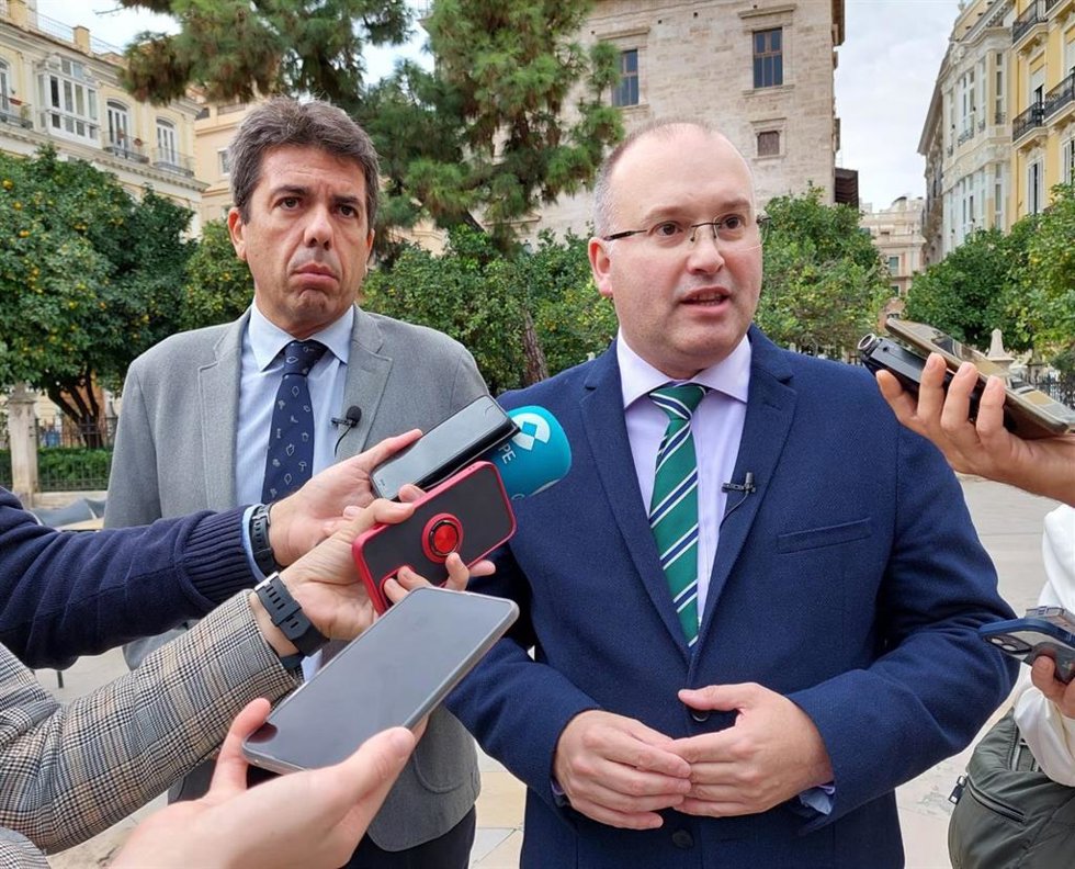 El vicesecretario de Organización del PP, Miguel Tellado, junto con el presidente del PPCV, Carlos Mazón, en atención a medios en Valncia