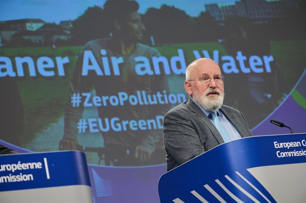 HANDOUT - 26 October 2022, Belgium, Brussels: European Commissioner for European Green Deal Frans Timmermans speaks during a press conference at EU headquarters in Brussels. Photo: Dati Bendo/European Commission/dpa - ATTENTION: editorial use only and o