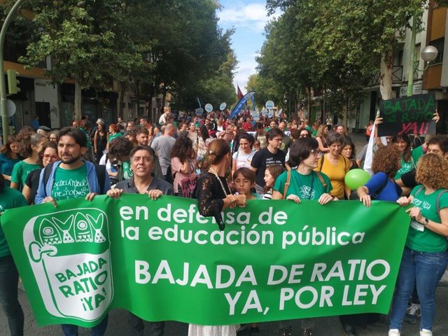 Movilización en apoyo a la ILP para bajar la ratio escolar, foto de archivo