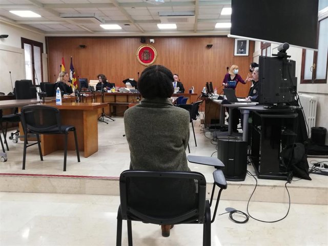 La mujer acusada de asaltar iglesias y agredir e insultar a sacerdotes.