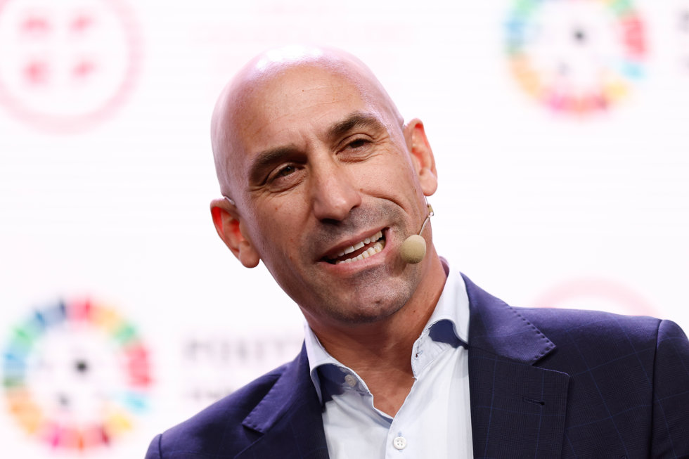 El presidente de la RFEF, Luis Rubiales, en la presentación del acuerdo con la ONU para adherirse a la iniciativa 'Football For The Goals' en la Ciudad del Fútbol de Las Rozas.