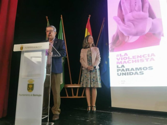 Carlos Toscano, subdelegado del Gobierno en Sevilla, en la inauguración de las primeras jornadas multisectoriales hacia la igualdad y contra la violencia de género en Bormujos.