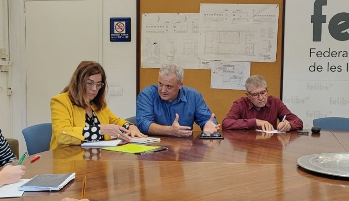 El conseller insular de Promoción Económica y Desarrollo Local, Jaume Alzamora, se reúne con sectores productivos de Mallorca.