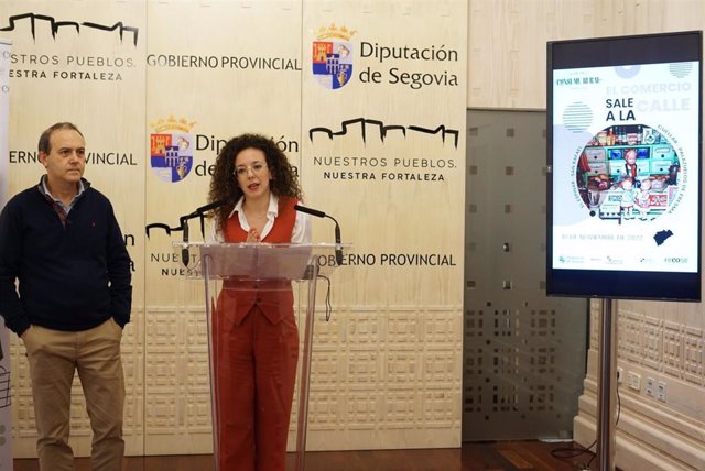 La diputada de Empleo, Promoción Provincial y Sostenibilidad, Noemí Otero, junto al presidente de Fecosa, Roberto Manso.