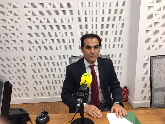 El consejero de Justicia, Administración Local y Función Pública de la Junta de Andalucía, José Antonio Nieto, en una entrevista en la Cadena SER Andalucía.