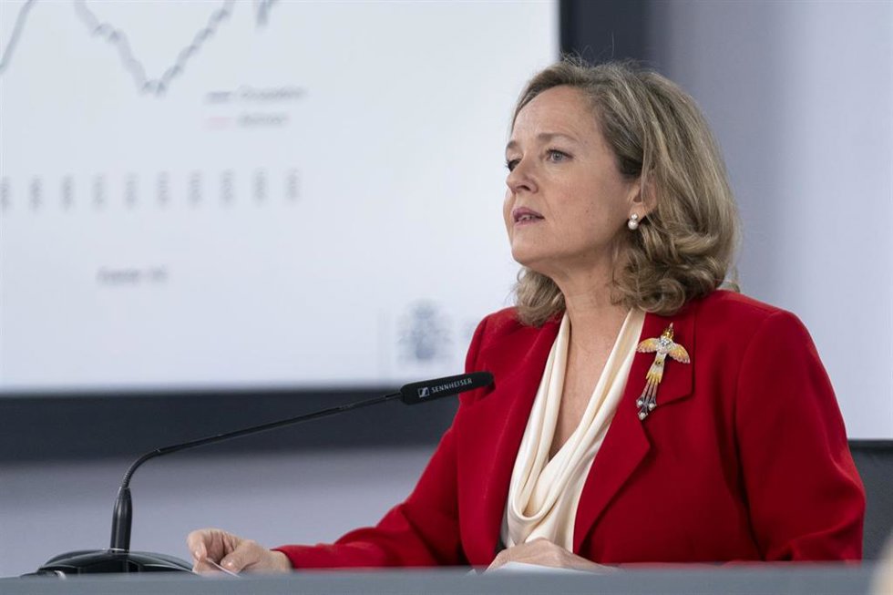 La vicepresidenta primera y ministra de Asuntos Económicos y Transformación Digital, Nadia Calviño, en una rueda de prensa posterior al Consejo de Ministros en Moncloa, a 15 de noviembre de 2022, en Madrid (España). El Consejo de Ministros ha aprobado h