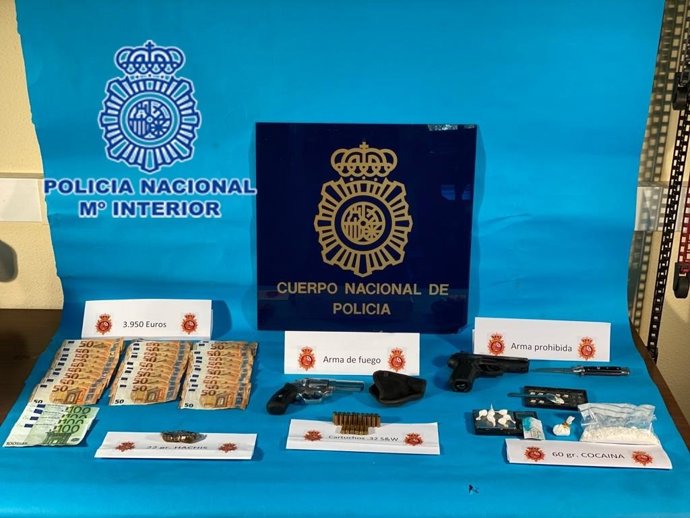 Efectos incautados en un piso en Gijón desde el que se traficaba con droga