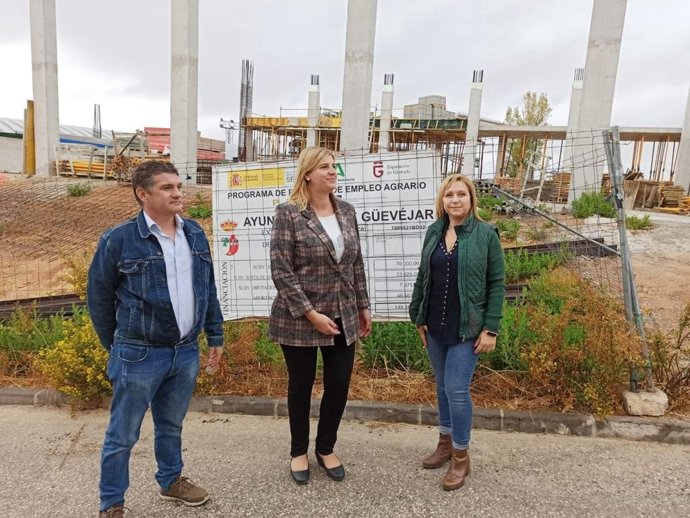 La delegada de Justicia, Administración Local y Función Pública de la Junta en Granada, Inmaculada Hernández, visita la localidad de Güevéjar (Granada).