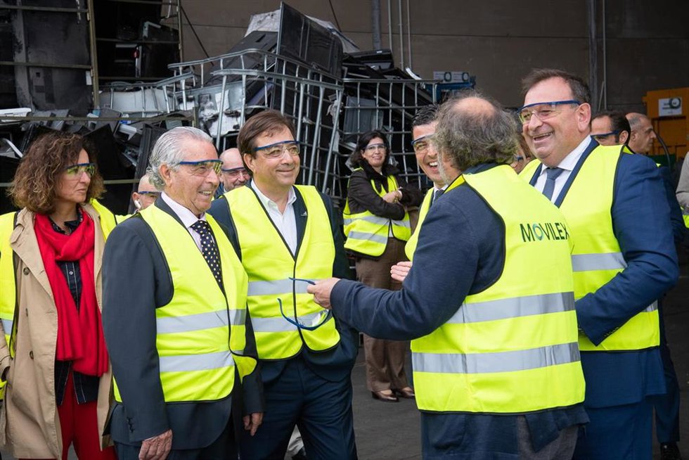 Vara, en la visita a la empresa de reciclaje Movilex.