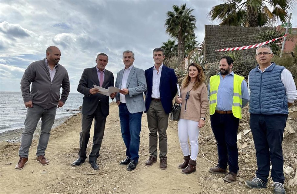 Los trabajos que permitirán la conexión ininterrumpida de los dos kilómetros que distan de Costa Natura a Doncella Beach.