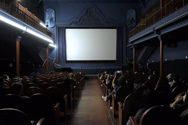 Archivo - La sala principal del cine Doré en su reapertura con la proyección de dos títulos. En el Cine Doré, Madrid (España), a 16 de junio de 2020.