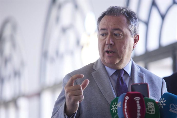 El secretario general del PSOE de Andalucía y presidente del Grupo Parlamentario Socialista, Juan Espadas, en una foto de archivo.