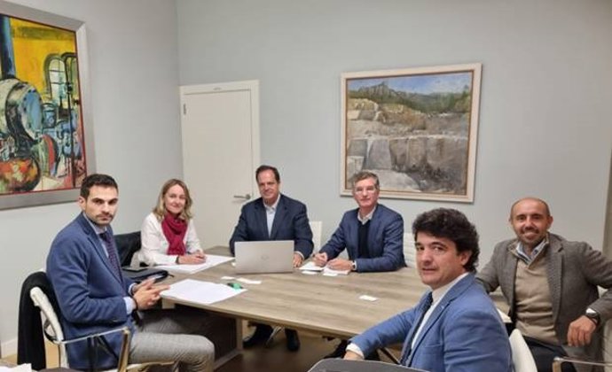 Reunión sobre Magtel