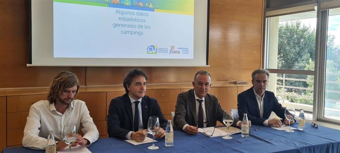 La Federación de Campings de la Comunitat Valenciana presenta, junto al secretario de Turismo de la Generalitat Valenciana, Francesc Colomer, los datos de evolución de los últimos meses, valoraciones cualitativas, objetivos y estrategias a futuro