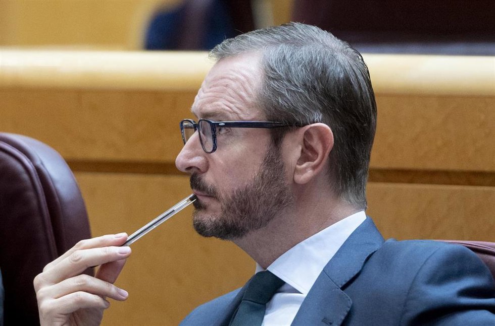 El portavoz del PP en el Senado, Javier Maroto, en una sesión de control al Gobierno en el Senado, a 25 de octubre de 2022, en Madrid (España). El Senado celebra hoy una sesión de control al Gobierno después del debate que vivieron la semana pasada el j