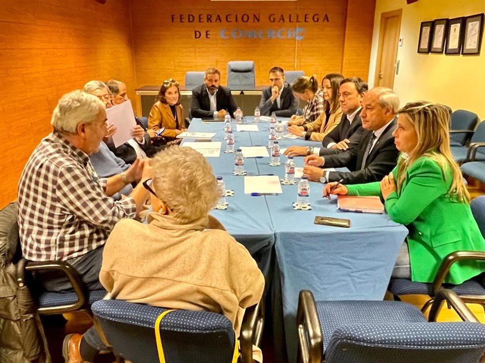 El secretario xeral del PSdeG, Valentín González Formoso, en una reunión con la Federación Galega de Comercio, en Lugo.