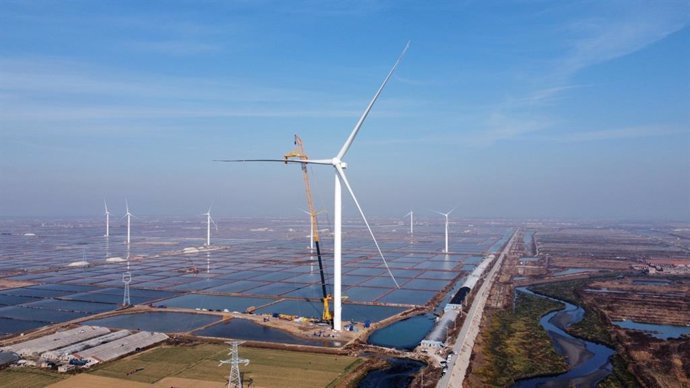 XCA 2600, Worlds Strongest All-Terrain Crane Developed by XCMG, Sets New Wind Power Hoisting Record.
