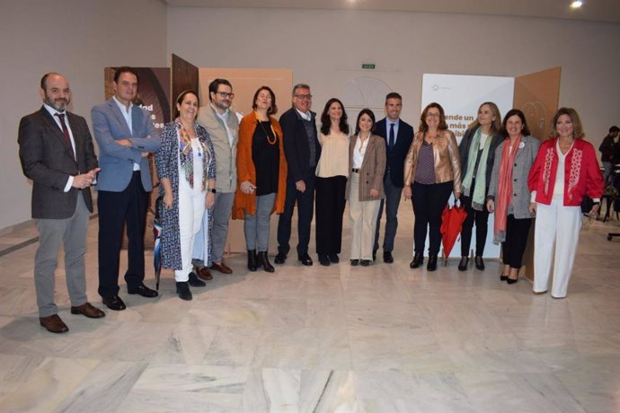 Inauguración de la exposición 'Educar en sostenibilidad. Claves para cambiar nuestro mundo', organizada por la asociación CUCO (Club de Córdoba para la Unesco).