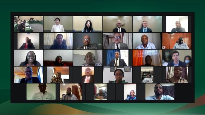 A group photo of media representatives.