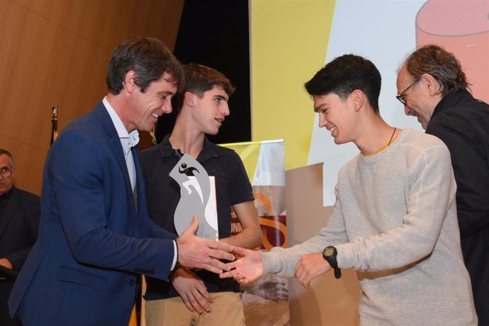 El Ayuntamiento entrega los premios escolares del circuito #Sevilla10 en el que hubo cerca de 8.500 deportistas