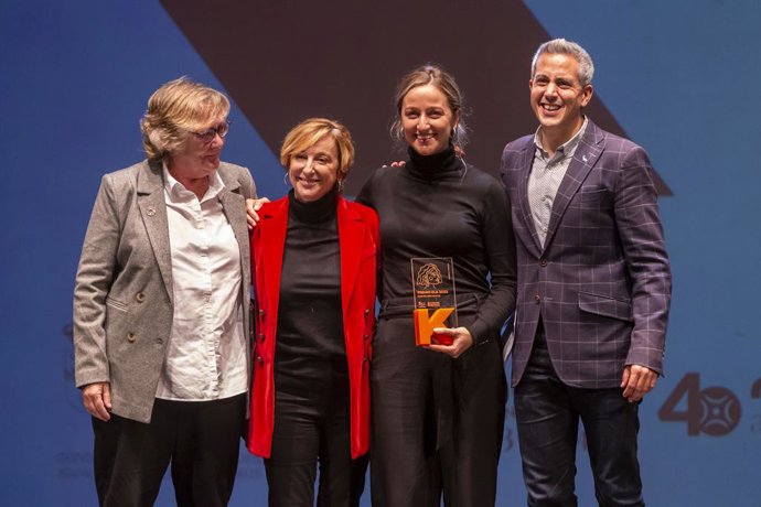 El Vicepresidente Y Consejero De Cultura, Pablo Zuloaga, Entrega El Premio Mujeres Y Cultura Kathleen López Kilcoyne