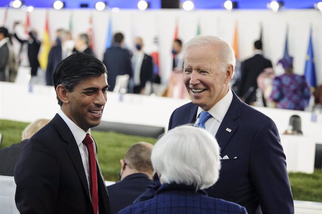 Archivo - El primer ministro de Reino Unido, Rishi Sunak, y el presidente de Estados Unidos, Joe Biden