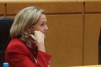 Calviño ve "deseable" restringir la ayuda al combustible y estudia si extender la rebaja del IVA de gas y luz