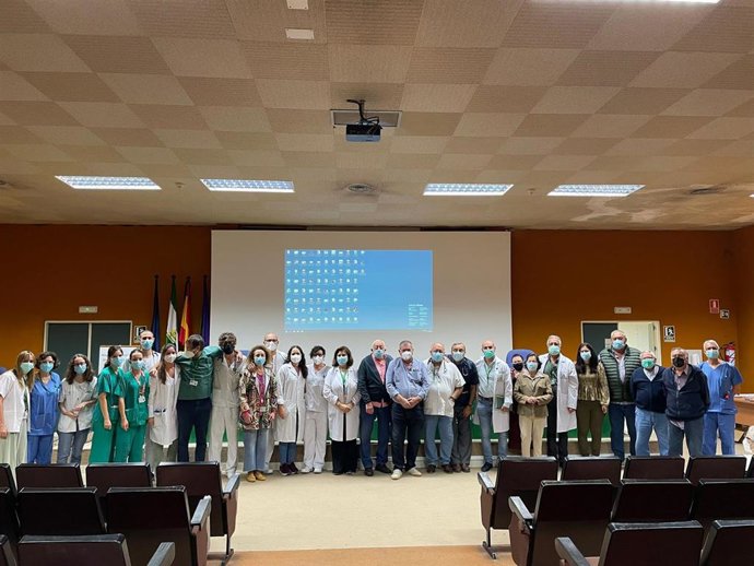 Profesionales, pacientes, familiares y representantes de asociaciones abordan en el clínico temas que preocupan a pacientes con EPOC