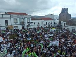 Manifestación contra el vertedero en Salvatierra de los Barros.