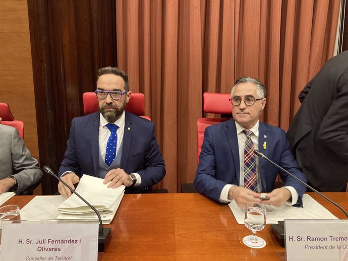 El conseller de Territori de la Generalitat, Juli Fernández, i el president de la comissió parlamentria de Territori, Ramon Tremosa