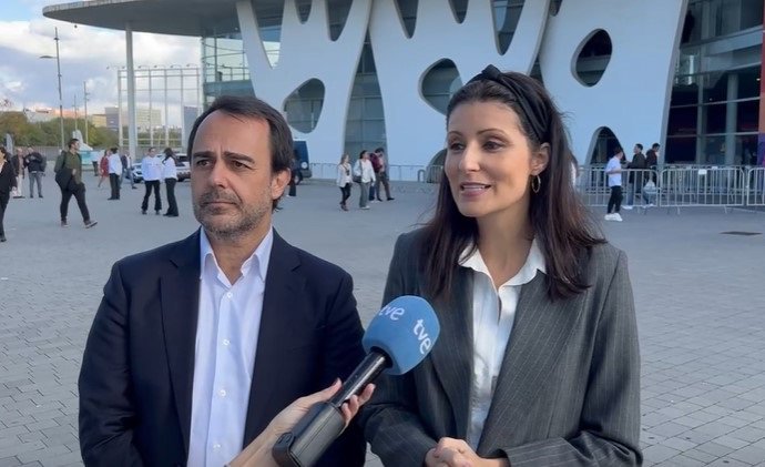 La diputada del PP de Catalunya Lorena Roldán i el regidor i president del grup del PP a la província de Barcelona, Óscar Ramírez