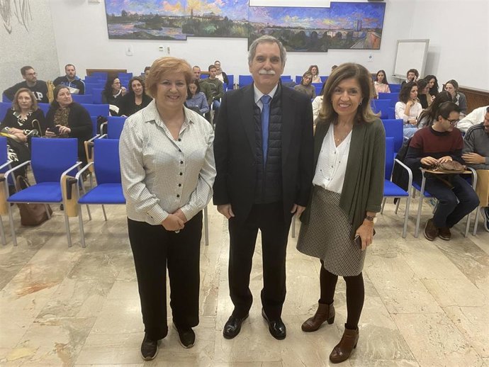 Viso (centro) y Botella (dcha.), en la inauguración de las Jornadas Provinciales del Programa de Hábitos de Vida Saludable.