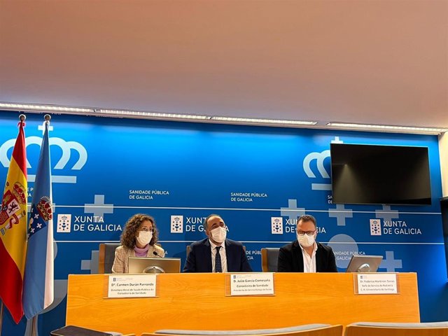 El conselleiro de Sanidade, Julio García Comesaña, tras la rueda de prensa