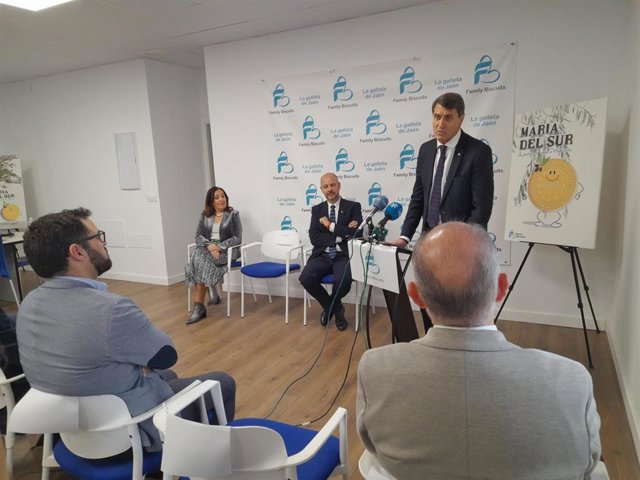 Pedro Fernández respondiendo a las preguntas