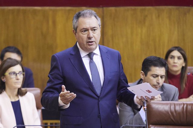 El secretario general del PSOE de Andalucía y presidente del Grupo Parlamentario Socialista, Juan Espadas, en una foto de archivo en el Parlamento andaluz.
