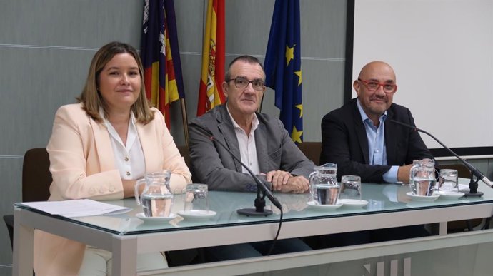 Patricia Moreno, de FI Group; el vicepresidente Yllanes y el DG de Innovación, Zúñiga.