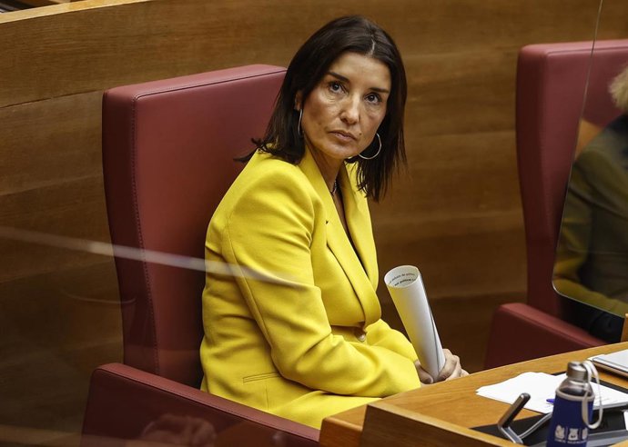La síndica de Ciudadanos en Les Corts, Ruth Merino, durante una sesión de control